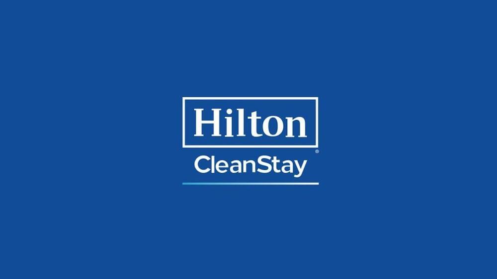 الشقق الفندقية ألِف الدوحة ريزيدنسز مجموعة كوريو من هيلتون المظهر الخارجي الصورة Hilton CleanStay logo