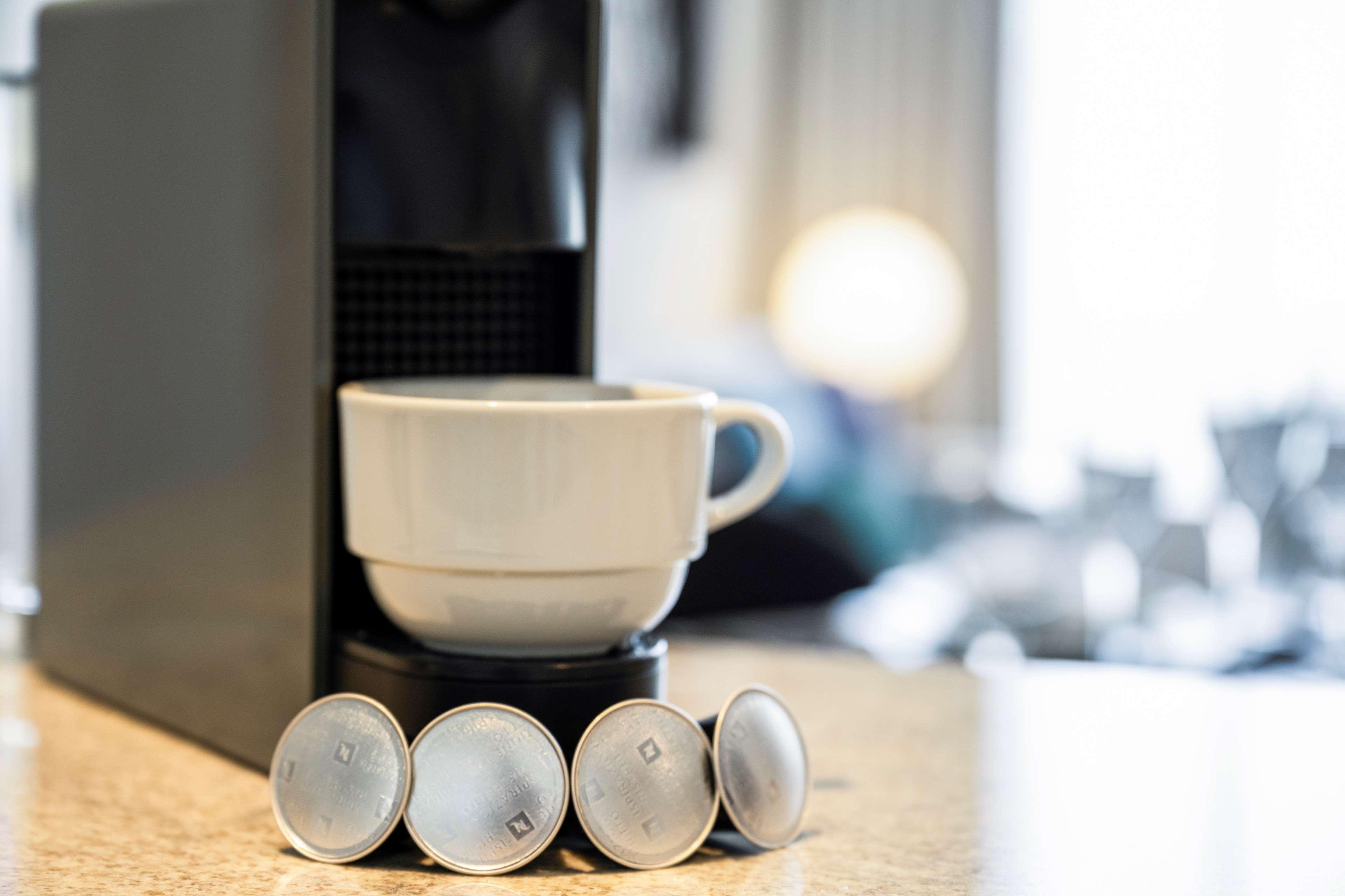 الشقق الفندقية ألِف الدوحة ريزيدنسز مجموعة كوريو من هيلتون المظهر الخارجي الصورة A Nespresso machine