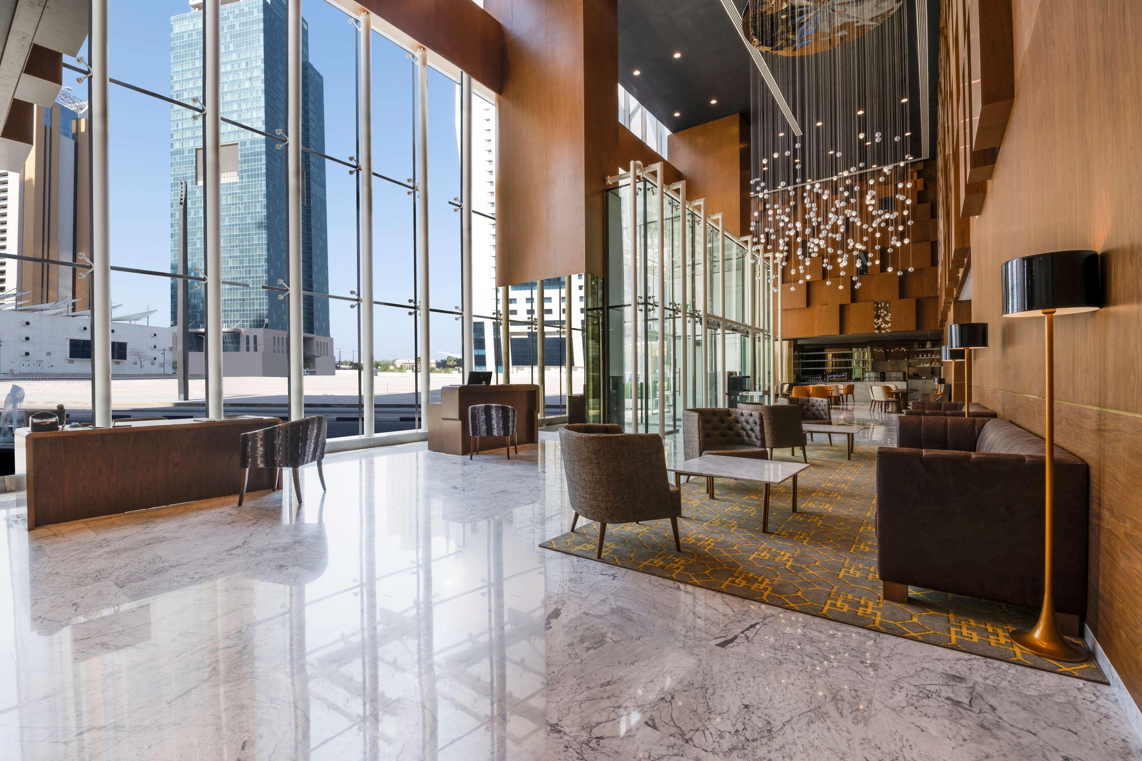 الشقق الفندقية ألِف الدوحة ريزيدنسز مجموعة كوريو من هيلتون المظهر الخارجي الصورة The lobby of the hotel