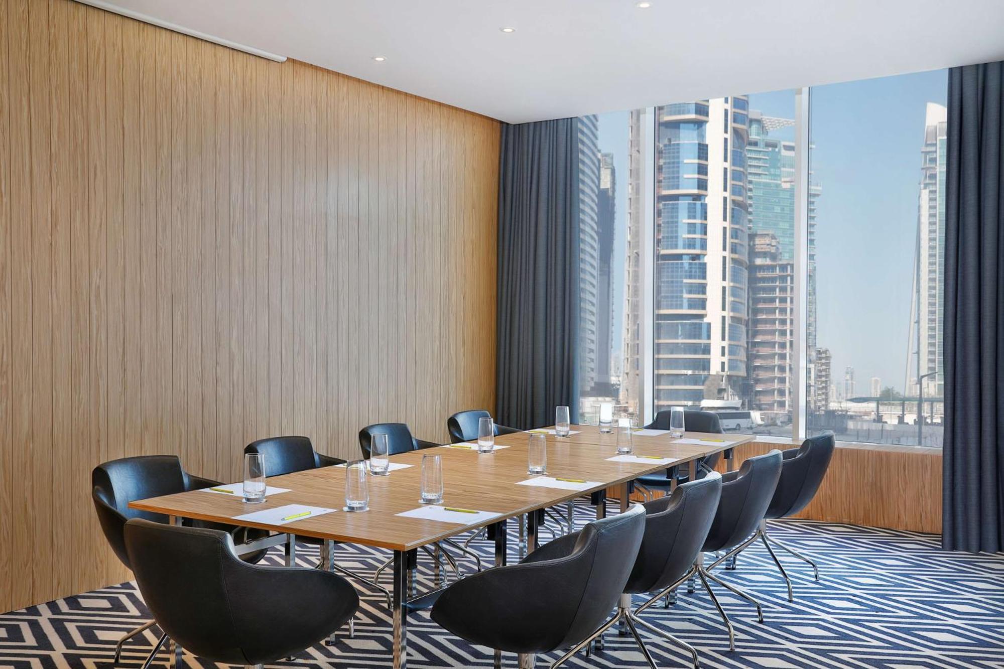 الشقق الفندقية ألِف الدوحة ريزيدنسز مجموعة كوريو من هيلتون المظهر الخارجي الصورة Meeting room