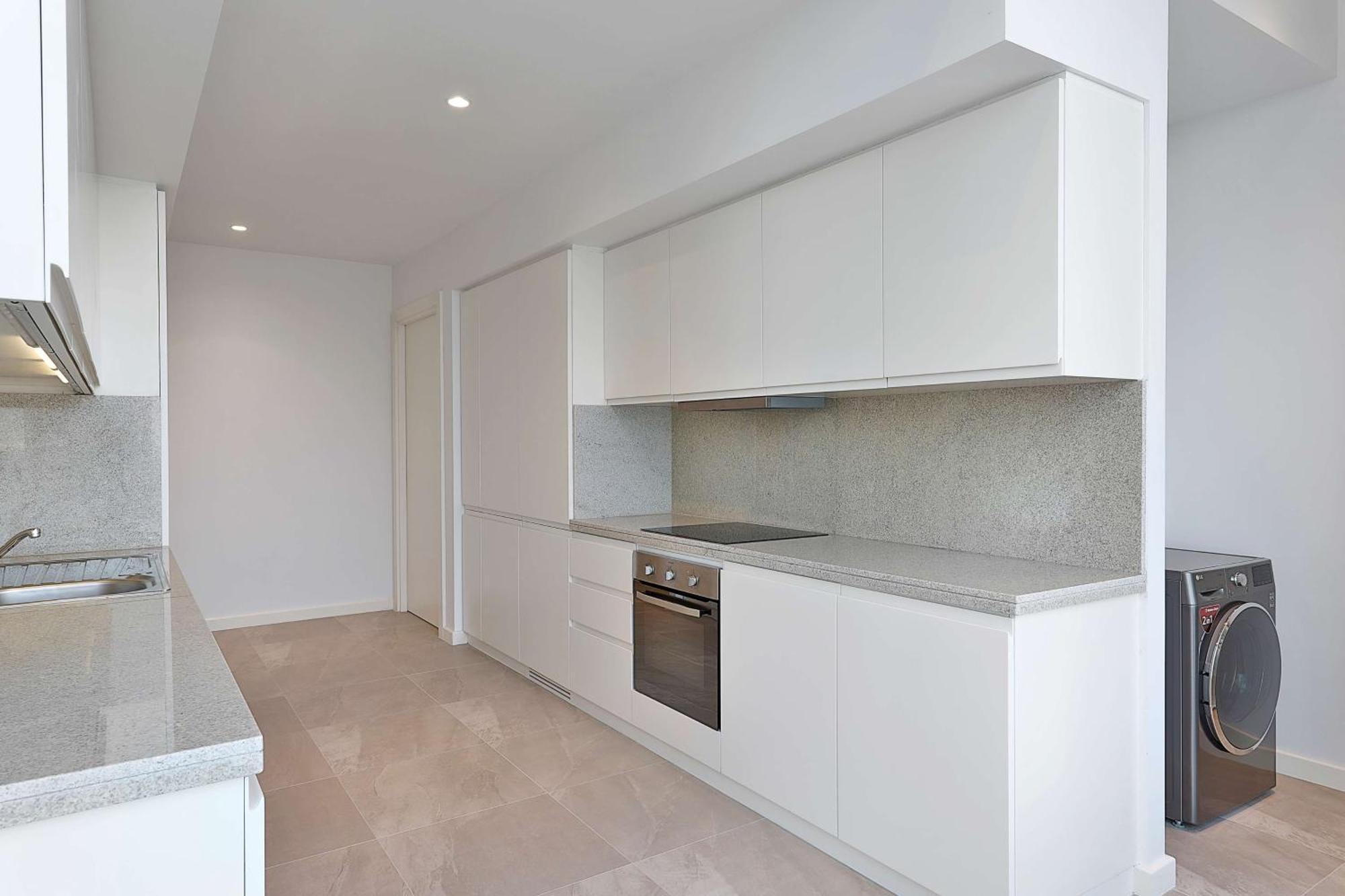 الشقق الفندقية ألِف الدوحة ريزيدنسز مجموعة كوريو من هيلتون المظهر الخارجي الصورة A kitchen in a typical apartment