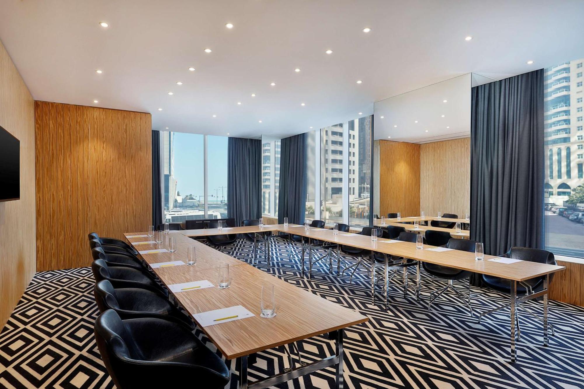 الشقق الفندقية ألِف الدوحة ريزيدنسز مجموعة كوريو من هيلتون المظهر الخارجي الصورة Meeting room