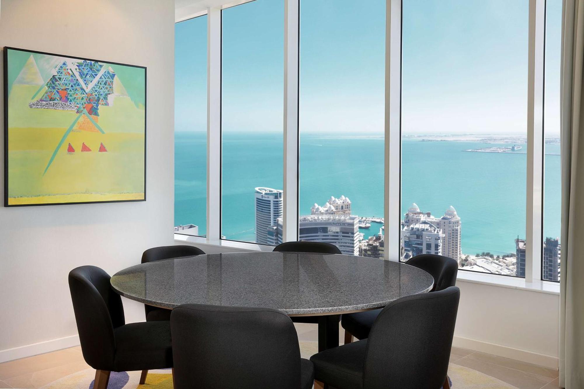 الشقق الفندقية ألِف الدوحة ريزيدنسز مجموعة كوريو من هيلتون المظهر الخارجي الصورة A dining room in a typical apartment