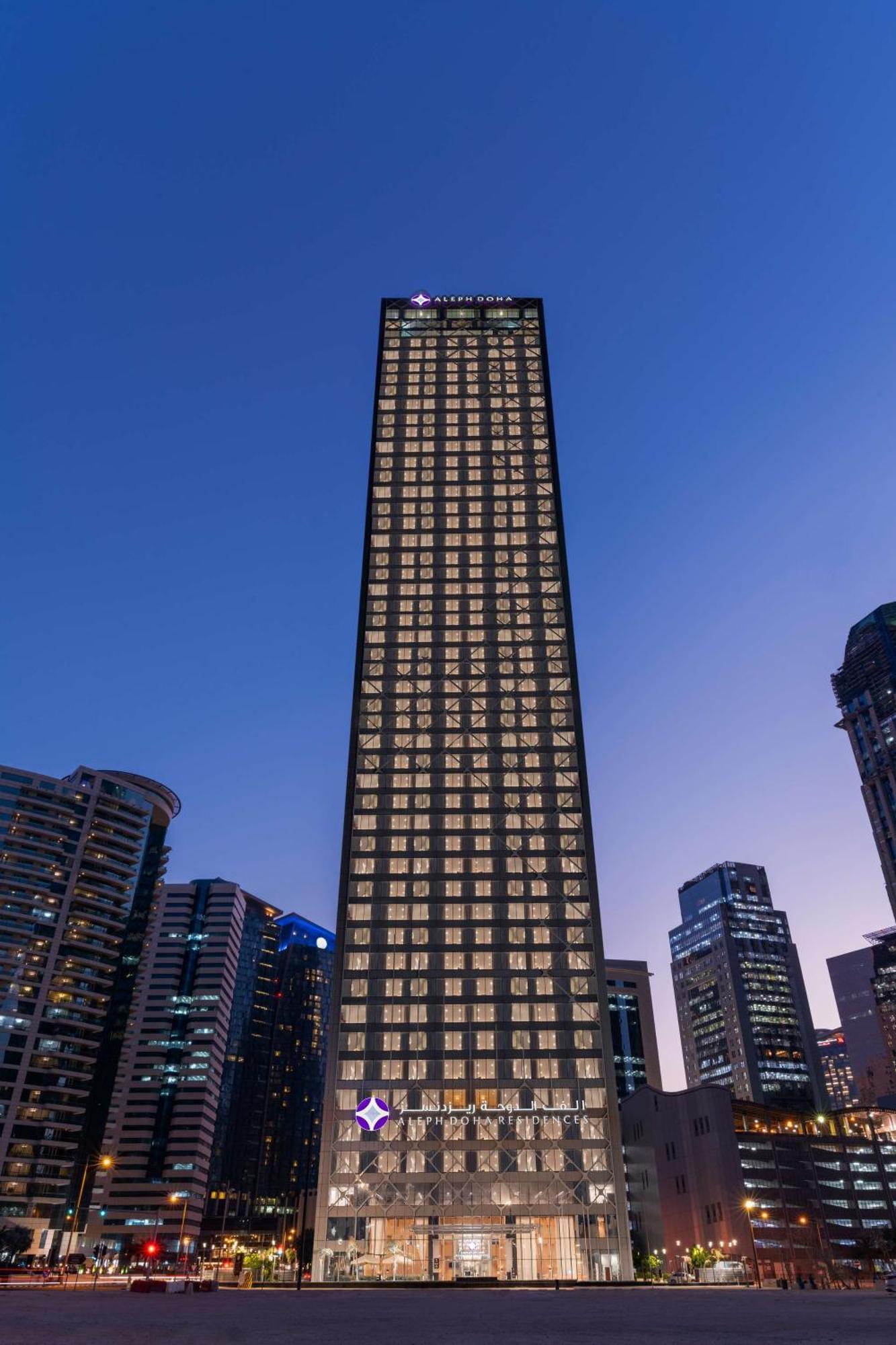 الشقق الفندقية ألِف الدوحة ريزيدنسز مجموعة كوريو من هيلتون المظهر الخارجي الصورة The building at night